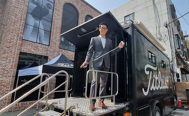 서울 성수동 ‘타이틀리스트 시티 투어밴’에 선
최인용 아쿠쉬네트 코리아 대표. 사진 민학수 기자