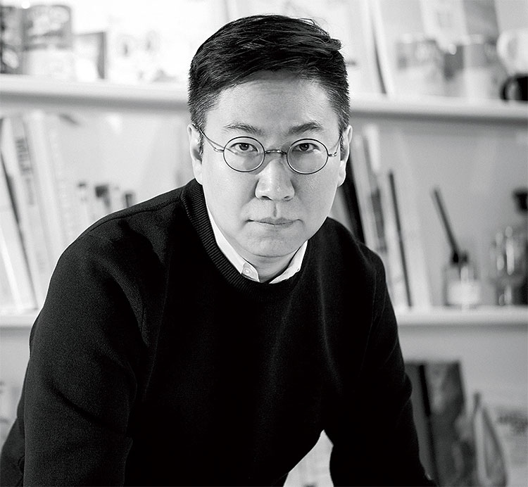 최원석 프로젝트렌트 대표
홍익대 산업디자인, 홍익대 문화예술경영 석사,
현 컨설팅 에이전시 필라멘트앤코 대표,
전 LG전자 디자인경영센터 모바일폰 디자인 주임,
전 현대카드 어드밴스트 디자인팀 근무 사진 프로젝트렌트