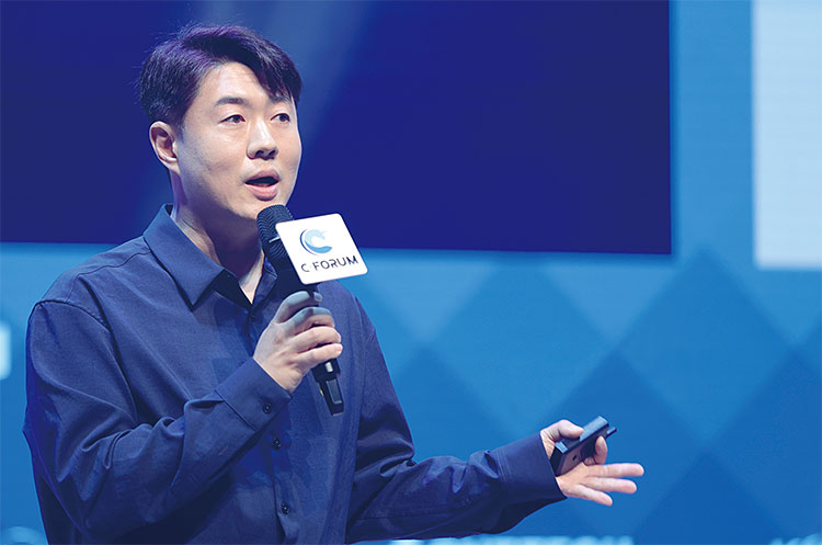 전화성 씨엔티테크 대표
카이스트 전산학 석사,
전 SL2 대표이사 전화성 씨엔티테크 대표가 7월 7일 열린 C포럼에서 발표하고 있다. 사진 조선비즈