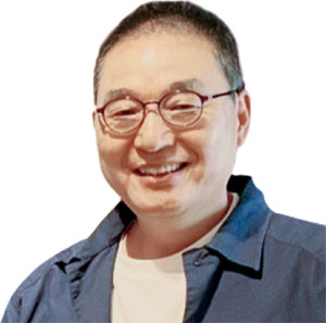 정철훈
미술 칼럼니스트,
고려대 대학원 문화
콘텐츠 박사 수료, 소장전 ‘리틀 사치전’ 개최