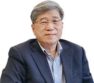 김경원
세종대 경영경제대학장
현 세종대 부총장, 전 대성
합동지주 사장, 전 CJ그룹 전략총괄기획 부사장,
전 삼성경제연구소 전무,
전 삼성증권 리서치센터장