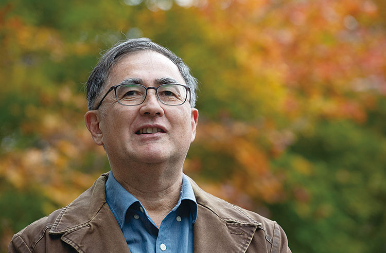 제임스 플라워스 
경희대 한의대 연구교수
호주 웨스턴시드니대 중의학 학·석사, 
시드니공대 글로벌연구학 석사, 
원광대 한의대 박사, 미국 존스홉킨스대 
의대 박사, 전 호주 웨스턴시드니대 
중의학연구소 연구이사, 전 국제아시아
전통의학연구협회 사무총장, 
전 미국 존스홉킨스대 의대 박사후연구원 사진 이태경 조선일보 기자