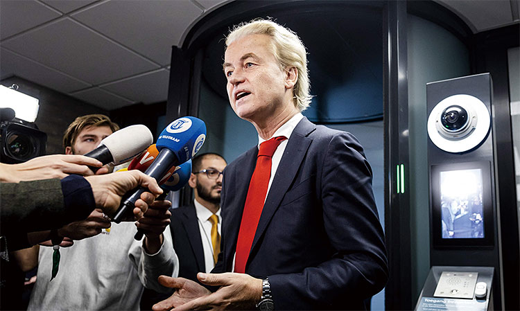 11월 22일 실시된 네덜란드 조기 총선에서 반이슬람 포퓰리즘 성향의 헤이르트 빌더르스 대표가 이끄는 자유당(PVV)이 제1당을 차지했다. 사진 AFP연합