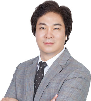 유웅환 ‘반도체 열전’ 저자 카이스트 전기전자공학 박사, 전 인텔 수석 매니저, 전 삼성전자 상무, 전 현대자동차연구소 이사, 전 SK텔레콤 ESG혁신그룹장, 전 한국벤처투자 대표 사진 유웅환
