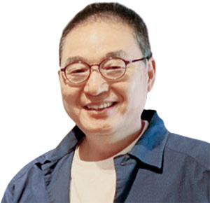 정철훈
미술 칼럼니스트,
고려대 대학원 문화
콘텐츠 박사 수료,
소장전 ‘리틀 사치전’ 개최
