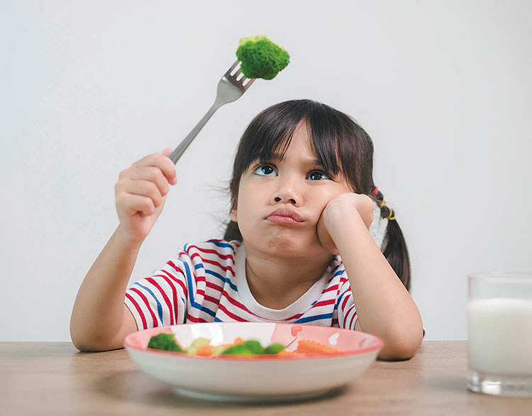 어린이들은 브로콜리 같은 채소를 싫어한다. 영국 과학자들이 부모가 채소를 먹을 때 보인 표정이 어린이의 채소 기호에 영향을 준다는 사실을 밝혀냈다. 사진 셔터스톡