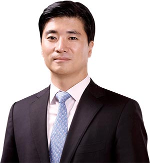 이정수 서울대 로스쿨 교수
서울대 경제학, 서울대 법학 석·박사, 사법연수원 32기, 행정고시 42회, 전 미 심프슨대처&바틀릿
홍콩사무소 외국변호사, 전 김앤장법률사무소 변호사 사진 이정수