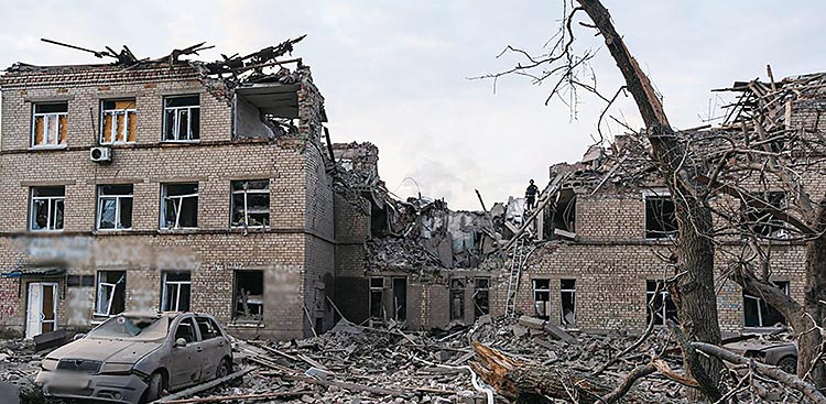 2022년 2월 시작된 우크라이나·러시아 전쟁이 만 2년을 맞았다. 
2024년 2월 14일 러시아의 미사일 공격으로 부서진 우크라이나 동부 도네츠크의 한 병원. 사진 EPA연합