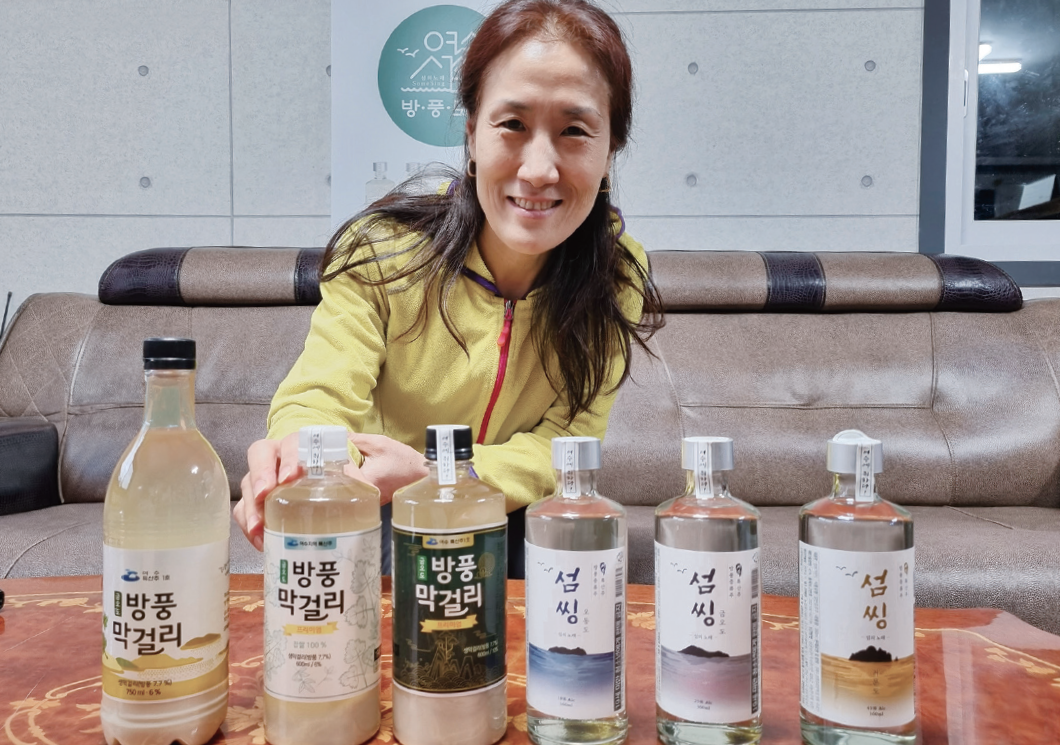 김유희 금오도섬마을방풍도가 이사가 자사 제품을 소개하고 있다. /박순욱 기자