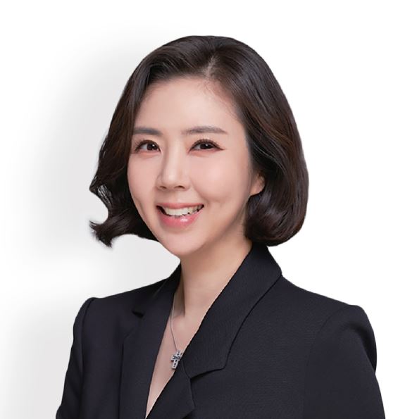이향은 LG전자 H&A사업본부CX(고객 경험) 담당 상무 영국 센트럴세인트마틴스 예술대 디자인경영학 석사, 서울대 디자인학 박사, 전 성신여대 서비스·디자인공학과 교수, 전 서울대 생활과학연구소 소비트렌드분석센터 책임연구원, 전 한국디자인산업연구센터 책임연구원, 전 독일 iF 디자인 어워드 심사위원 사진 LG전자
