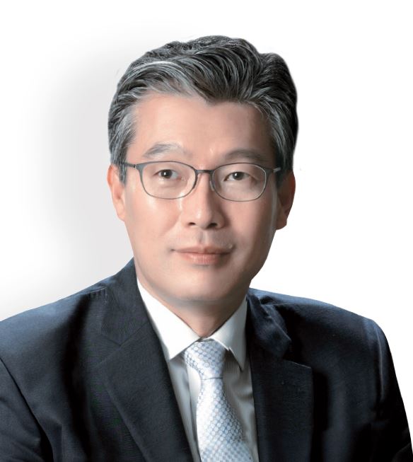 박성기 한국과학기술연구원(KIST) 지능로봇연구단 책임연구원 서울대 기계설계학 학·석사, 카이스트(KAIST) 자동화 및  설계공학 박사, 현 로아이젠 대표, 전 LG전자 정보기기연구소 근무,  전 KIST 로봇기술 플랫폼 사업단장, 전 경희대-KIST 융합과학 기술대학원 교수, 전 제4차 과학기술기본계획 수립위원회 위원 사진 박성기