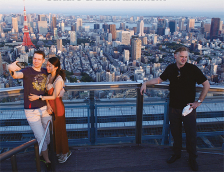 모리빌딩이 설계한 도쿄 롯폰기 힐스 모리 타워 전망대의 관광객들 /블룸버그
