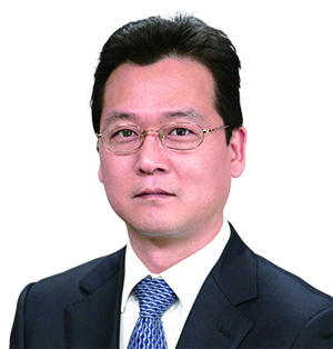 이부형  현대경제연구원 이사
일본 주오대 경제학 석·박사，전 대구경북연구원 동향분석실장