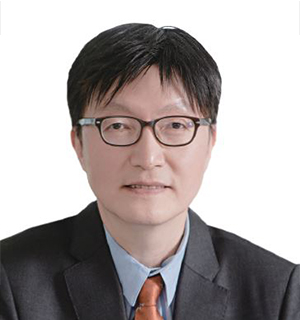김흥종 고려대 특임교수 서울대 경제학 학·석·박사, 옥스퍼드대 명예 펠로,
현 산업통상자원부 통상 교섭민간자문위원회 위원, 전 대외경제정책연구원
(KIEP) 원장
