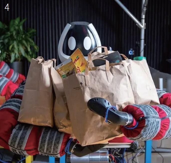 4 팔과 가슴이 풍선처럼 푹신푹신한 휴머노이드인 푸뇨. 식품이 들어있는 종이 봉투를 사람처럼 두 팔로 안고 옮길 수 있다. 사진 TRI