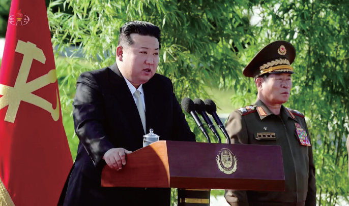 김정은이 5월 28일 창립 60주년을 맞은 국방과학원을 방문해 연설하고 있다. 사진 조선중앙TV