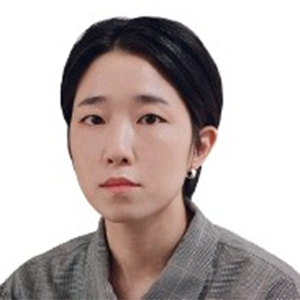 김진영
사진책방 ‘이라선’ 대표, 서울대 미학과 박사과정