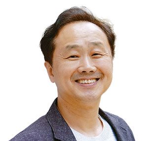 윤우상 밝은마음병원 원장정신건강의학과 전문의  엄마 심리 수업’저자