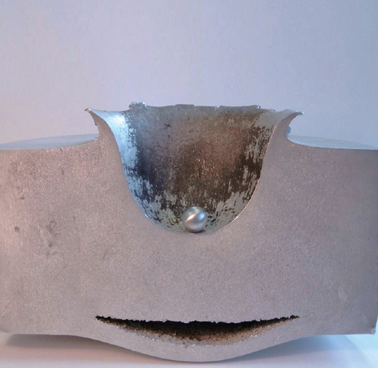 직경 1.2㎝의 알루미늄 구체가 6.8㎞/s의  속도로 두께 8㎝ 알루미늄 블록에 부딪힌 모습.  5.3㎝가 패였다. /ESA