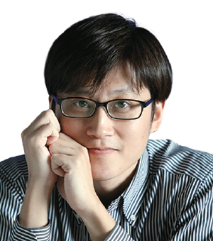 임희윤문화평론가, 현 한국대중 음악상 선정위원, ‘예술기:예술과 기술을 이야기하는 8인의 유니버스’ ‘한국 대중음악 명반 100(공저)’ 저자