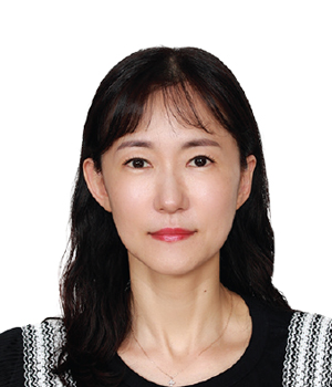 김의향 패션&스타일 칼럼니스트 - 현 케이노트 대표, 
전 보그 코리아 
패션 디렉터