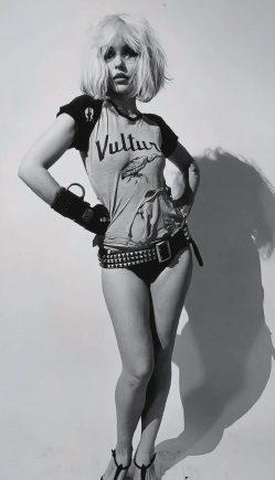 영화 ‘수어사이드 스쿼드’의 ‘할리 퀸’에 영감을 준 패션. / 블론디 인스타그램