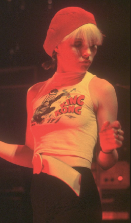 빈티지와 DIY로 자신만의 스타일을 만들었던  1970년대 데비 해리. / 블론디 인스타그램