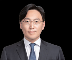 권효성 블룸버그이코노믹스 이코노미스트- 서울대 경제학, 미국 보스턴대 경제학 석·박사, 전 한국은행 조사국 경제전망 총괄·통화정책국 정책분석팀장