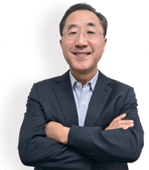 이남우 한국기업거버넌스포럼 회장- 서울대 국제경제학, 미국 시카고대 경영대학원 석사, 현 연세대 국제대학원 객원교수 겸 경력관리센터 고문, 현 SBS·한솔홀딩스 사외이사, 전 삼성증권 상무, 전 메릴린치 서울지점 공동 대표, 전 BoA메릴린치 아·태본부 고객관리 총괄, 전 노무라증권 아시아고객관리 총괄대표