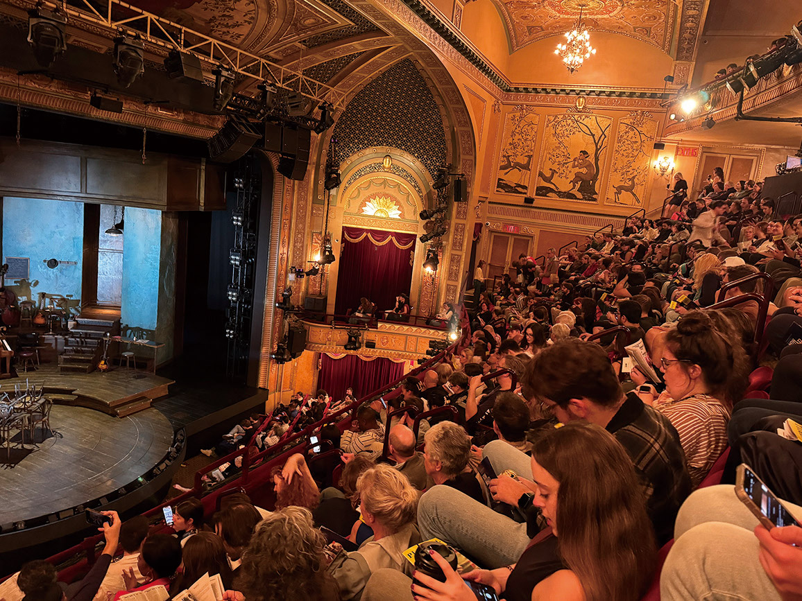 9월 29일 미국 뉴욕 타임스스퀘어 브로드웨이의 월터 커 극장이 관람객으로 가득 차 있다. /김효선 기자