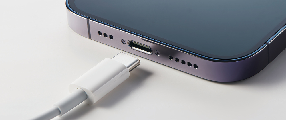 EU는 애플에 IEC 표준에 기반한 USB-C 충전기를 사용하도록 의무화했다. /셔터스톡