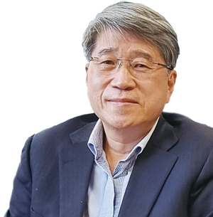 김경원 세종대 석좌교수 - 전 삼성증권 리서치센터장, 전 삼성경제연구소 전무, 전 CJ그룹 전략총괄기획 부사장, 전 대성합동지주 사장, 전 세종대 부총장 및 경영경제대 학장
