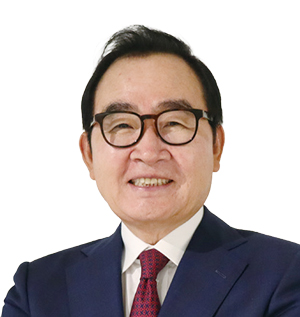 윤은기 한국협업진흥협회 회장 - 인하대 경영학 박사, 현 멘토지도자협의회 회장, 전 중앙공무원교육원 원장, 전 서울과학종합대학원 총장