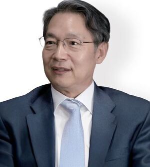 김병연 서울대 석좌교수-서울대 경제학 학·석사, 옥스퍼드대 경제학 박사,
전 서울대 국가미래전략원 원장,
전 서울대 통일평화연구원 원장