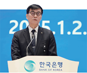 이창용 한국은행 총재가 1월 2일 오전 서울 중구 한국은행에서 열린 2025년 시무식에서 신년사를 하고 있다. /뉴스1