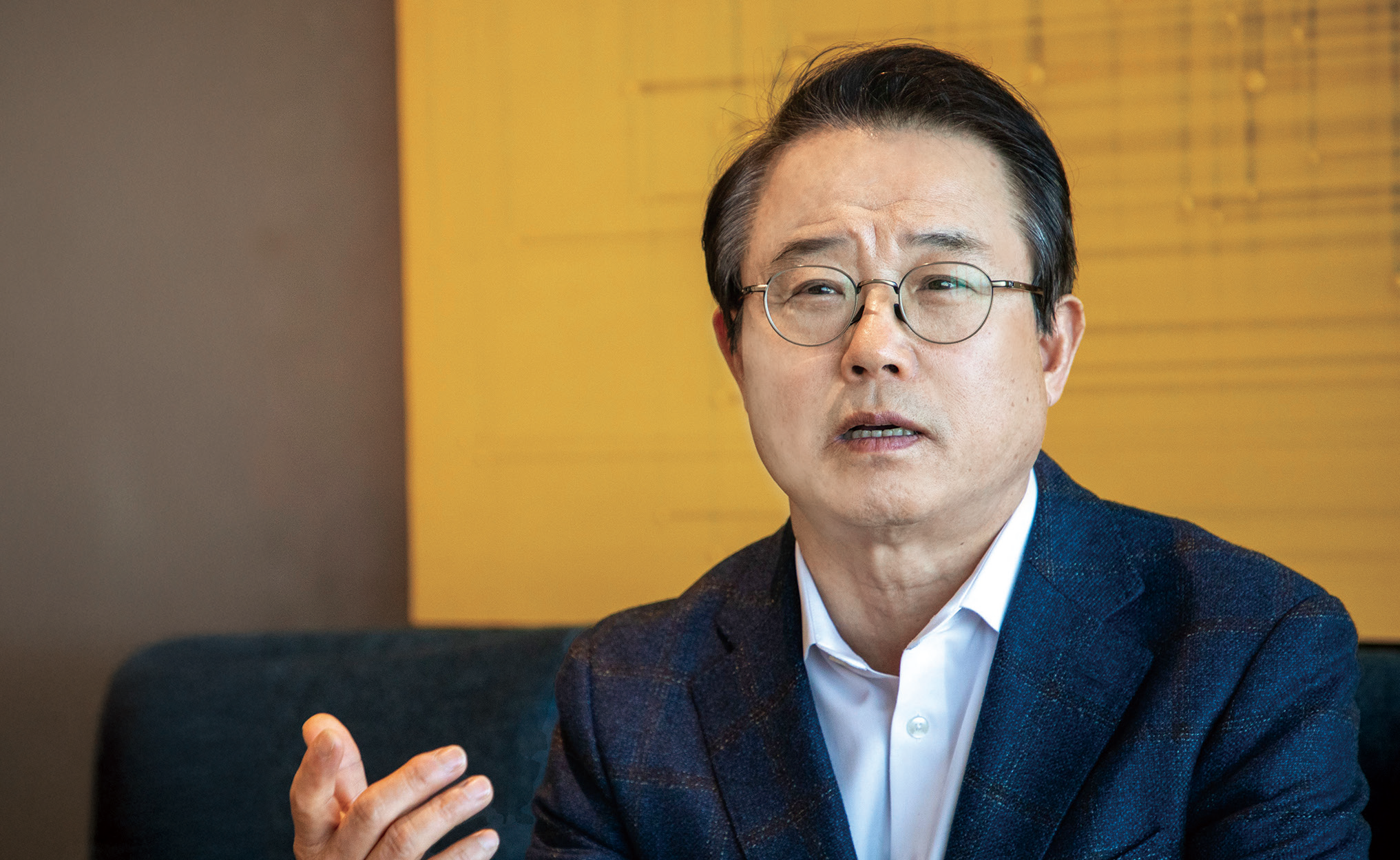 권혁세 법무법인 율촌 고문 - 서울대 경영학, 미국 밴더빌트대 경제학 석사, 제23회 행정고시, 현 단국대 경영대학원 초빙교수, 전 금융위원회 부위원장,
전 금융감독원 원장, 전 서울대 경영대학 초빙교수, 전 대구 가톨릭대 석좌교수, 전 숙명여대 소비자경제학과 겸임교수 / 조인원 조선일보 기자