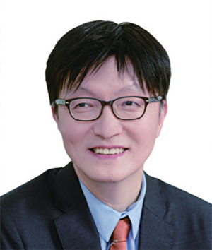김흥종 고려대 특임교수 서울대 경제학 학·석·박사, 옥스퍼드대 명예 펠로, 현 산업통상자원부 통상교섭 민간자문위원회 위원, 전 대외 경제 정책연구원(KIEP) 원장

