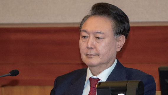 윤석열 대통령이 2월 20일 서울 종로구 헌법재판소 대심판정에서 열린 탄핵 심판 10차 변론 기일에 출석했다. / 뉴스1