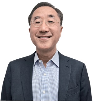 이남우 한국기업거버넌스포럼 회장 - 서울대 국제경제학, 미국 시카고대 경영대학원 석사, 현 연세대 국제대학원 객원교수 겸 경력관리센터 고문, 전 삼성증권 상무, 전 메릴린치 서울지점 공동 대표, 전 BoA메릴린치 아·태본부 고객관리 총괄, 전 노무라증권 아시아고객관리 총괄대표