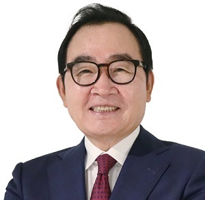 윤은기 한국협업진흥협회 회장 - 인하대 경영학 박사, 현 멘토지도자협의회 회장, 전 중앙공무원교육원 원장, 전 서울과학종합대학원 총장