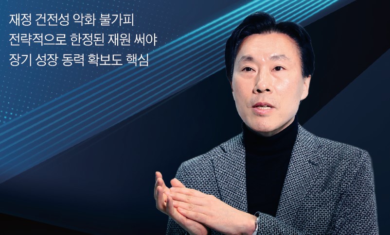 조영무 LG경영연구원 연구위원 - 연세대 경제학, 연세대 경영학 석사, 콜로라도대 경제학 박사, 현 한국은행 통화정책 커뮤니케이션 자문위원, 현 관세청 규제심사위원회 위원, 전 금융감독원 특별연구위원