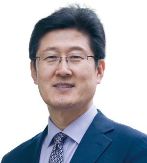 김인현 고려대 법학 전문대학원 명예 교수·선장 - 한국해양대 항해학, 고려대 법학 학·석·박사, 전 일본 산코기센 항해사·선장