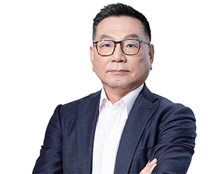 콜리 황 디지타임스 창업자 겸 회장 - 원광대 산업공학 석사, 현 WPG Holdings·Alltek·중화항공 독립이사, 전 정보산업연구소(MIC) 부원장, ‘TSMC와 트럼프 이펙트: 대격변 예고’ 저자 /디지타임스