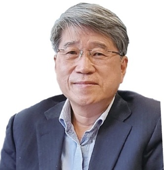 김경원 세종대 석좌교수 - 전 삼성증권 리서치센터장, 전 삼성경제연구소 전무,  전 CJ그룹 전략총괄기획  부사장, 전 대성합동지주  사장, 전 세종대 부총장 및 경영경제대 학장