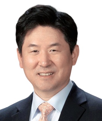 신재훈 리버스톤 자산운용 사장 - 서울대 경영학 학·석사, 미국 시카고대 MBA, 서강대 경영학 박사, ‘비욘드 스트래티지’ 
‘야구 보는 CEO’ 저자