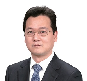 이부형 현대경제연구원 이사대우 - 일본 주오대 경제학 석·박사, 전 대구경북연구원 동향분석실장