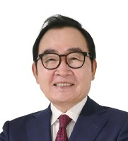 윤은기 한국협업발전포럼 회장-현 멘토지도자협의회 회장,
현 AI미래융합지도사
전 중앙공무원교육원 원장,
전 서울과학종합대학원 총장