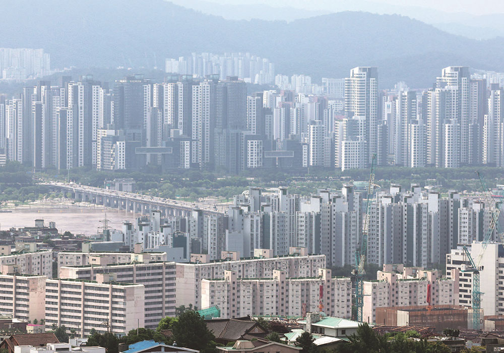 서울 남산 전망대에서 바라본 서울 아파트. /사진 연합뉴스