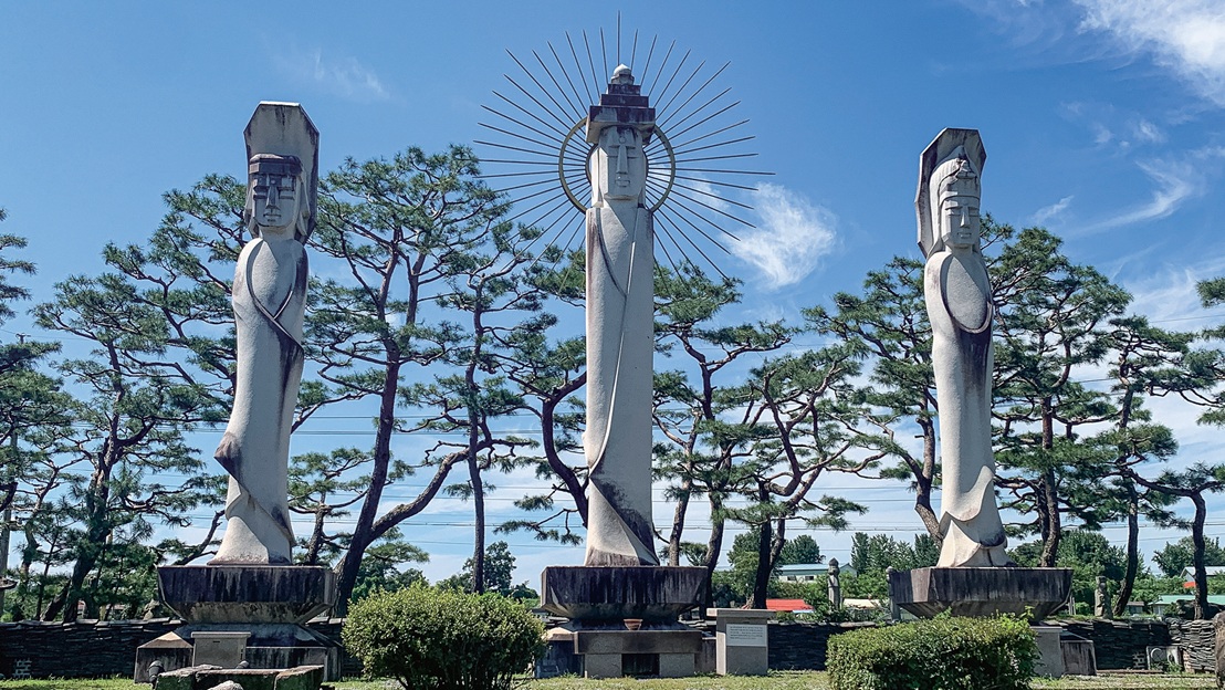 목아박물관 미륵삼존대불. /최갑수