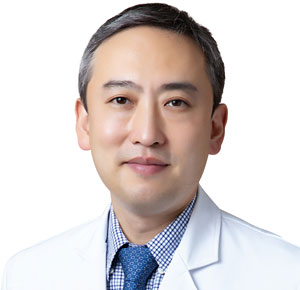 권오룡 연세스타병원 병원장 - 연세대 의대, 현 연세대 세브란스병원정형외과 외래교수, 현 대한정형외과학회 정회원